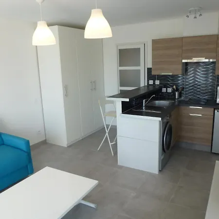 De Charme, Piscine Et A Pieds *