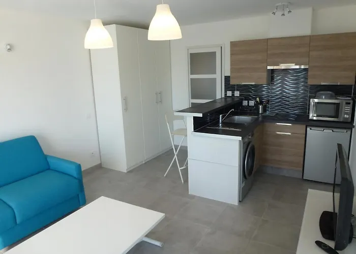 De Charme, Piscine Et A Pieds *